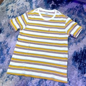 A Levis stripped tshirt